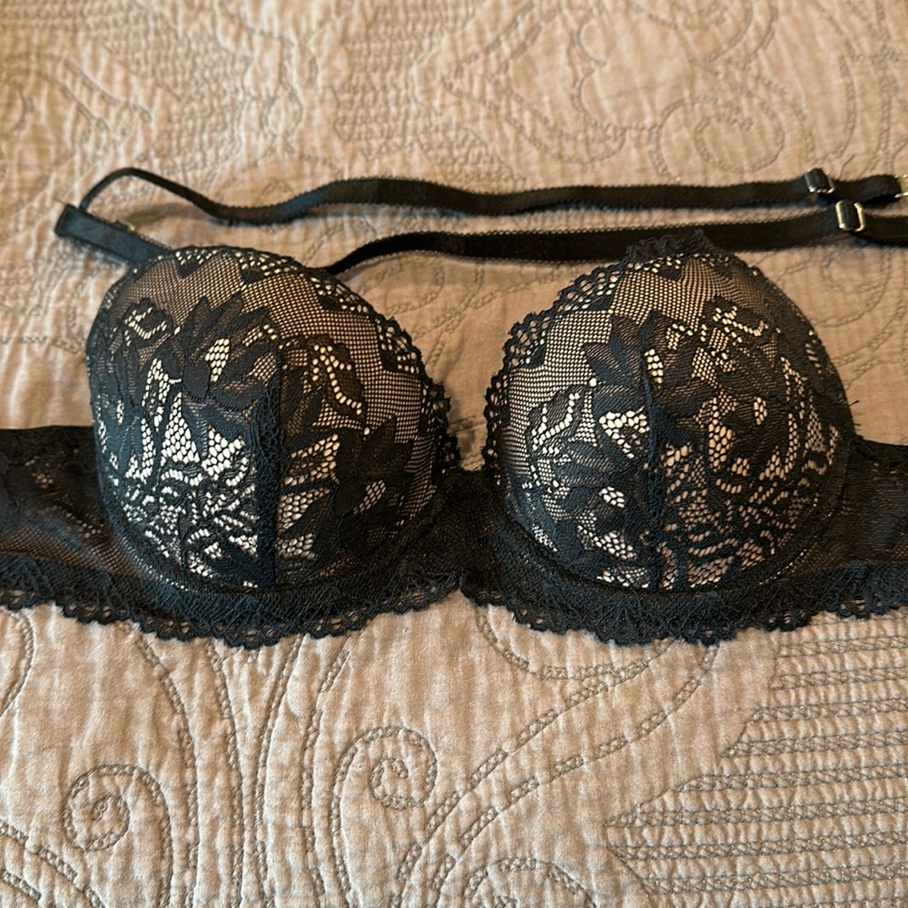 New black lace bra with removable straps. 34A